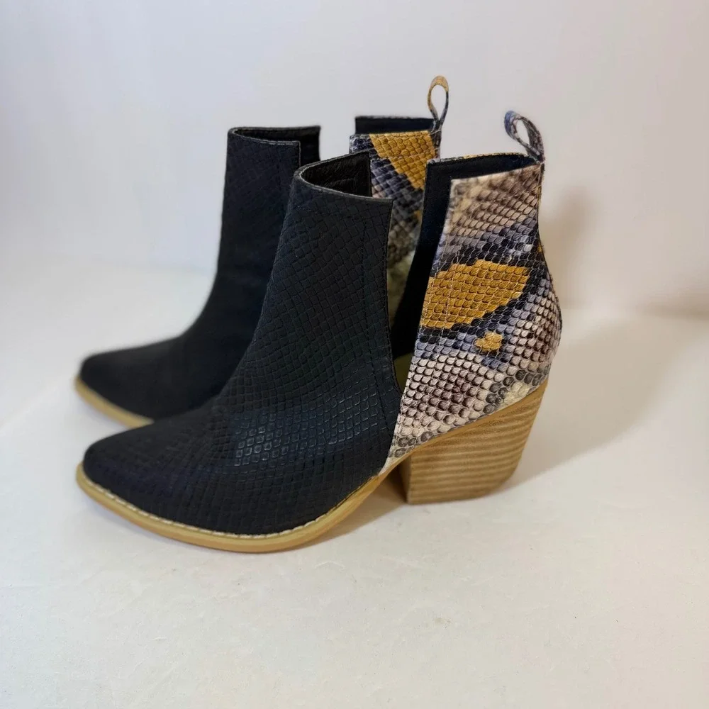 Black Snakeskin Pointed Toe Ankle Boots Multicolor Heel Cutout Booties Sz 7